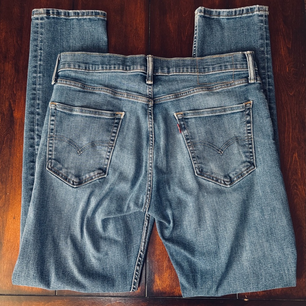 Classic Blue Denim Jeans: Men’s Levi’s 34 x 34 - Picture 4 of 8